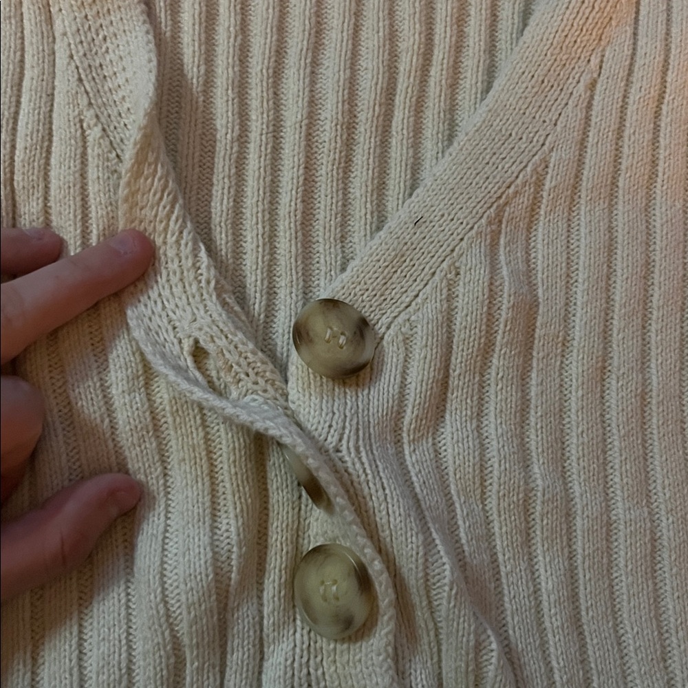 Urban Outfitters Cropped cardigan sweater‎ 4 button women’s cream size medium - Picture 5 of 8